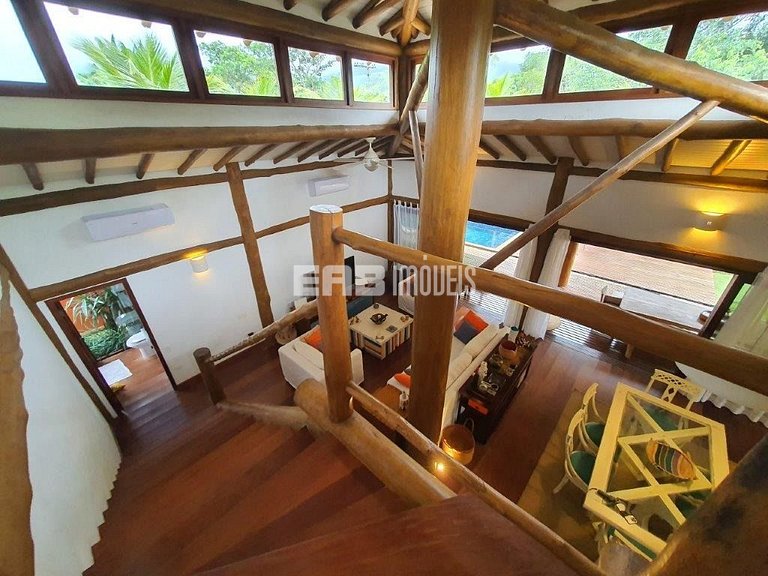 Casa em estilo tropical a apenas 200 metros da praia de Itam
