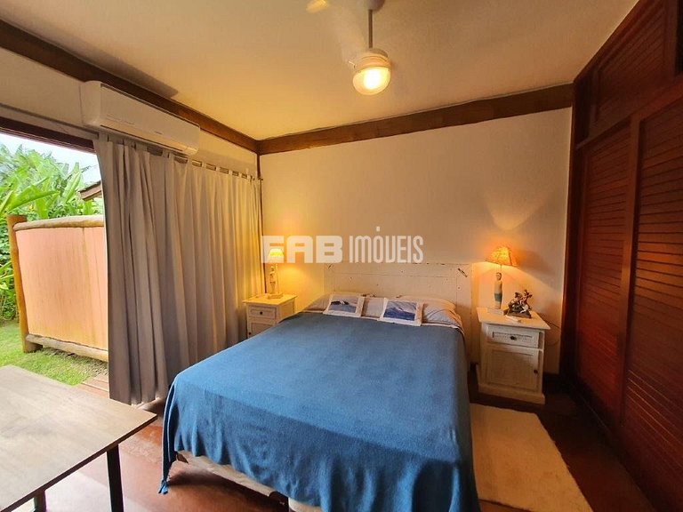 Casa em estilo tropical a apenas 200 metros da praia de Itam