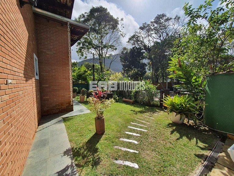 Casa a 120m da praia de Itamambuca