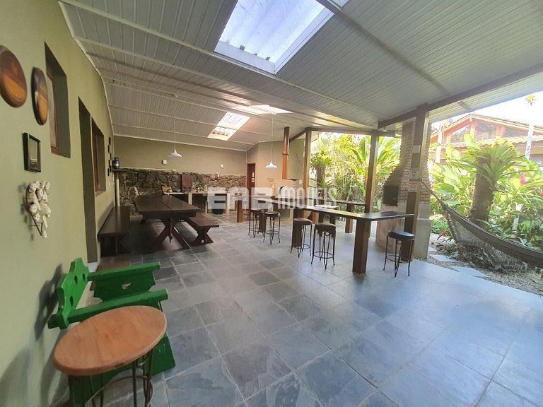 Casa com 5 quartos para temporada em Itamambuca