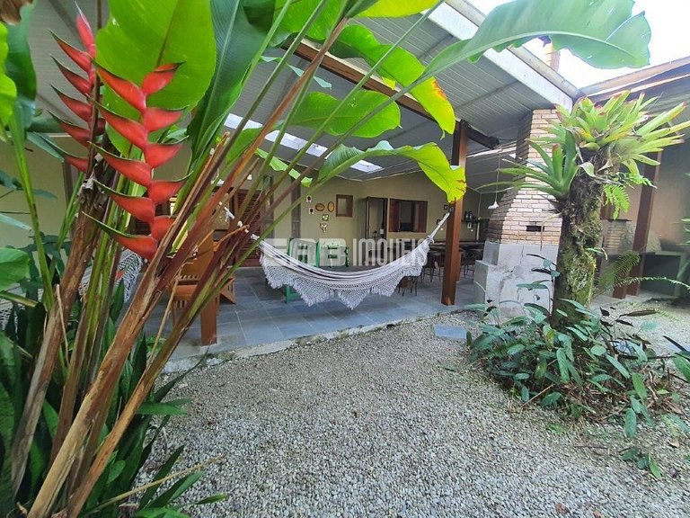 Casa com 5 quartos para temporada em Itamambuca