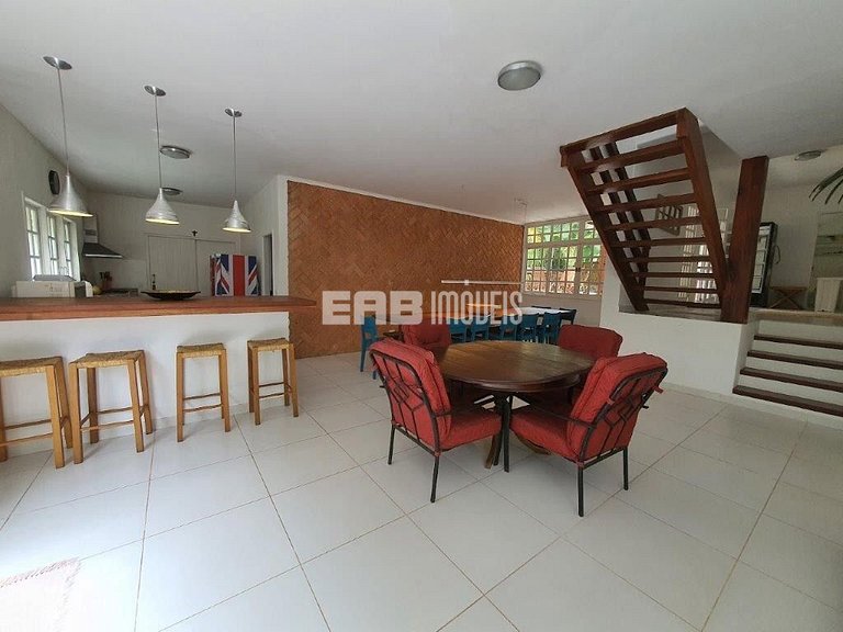 Casa com piscina, a poucos passos da praia de Itamambuca!