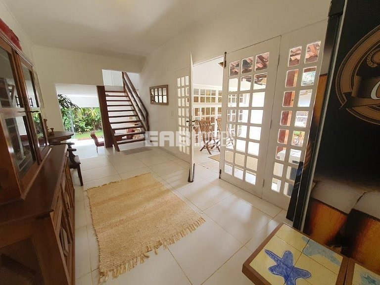 Casa com piscina, a poucos passos da praia de Itamambuca!