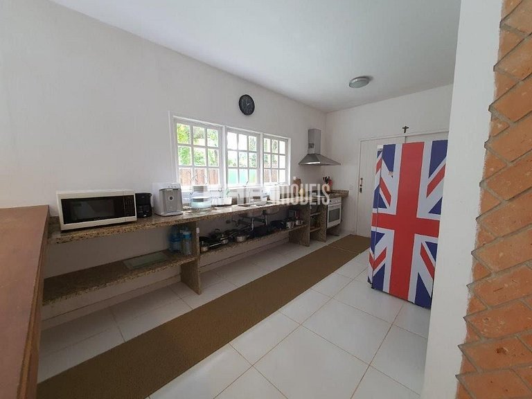 Casa com piscina, a poucos passos da praia de Itamambuca!