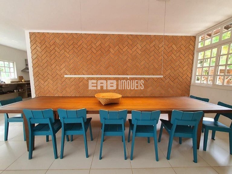 Casa com piscina, a poucos passos da praia de Itamambuca!