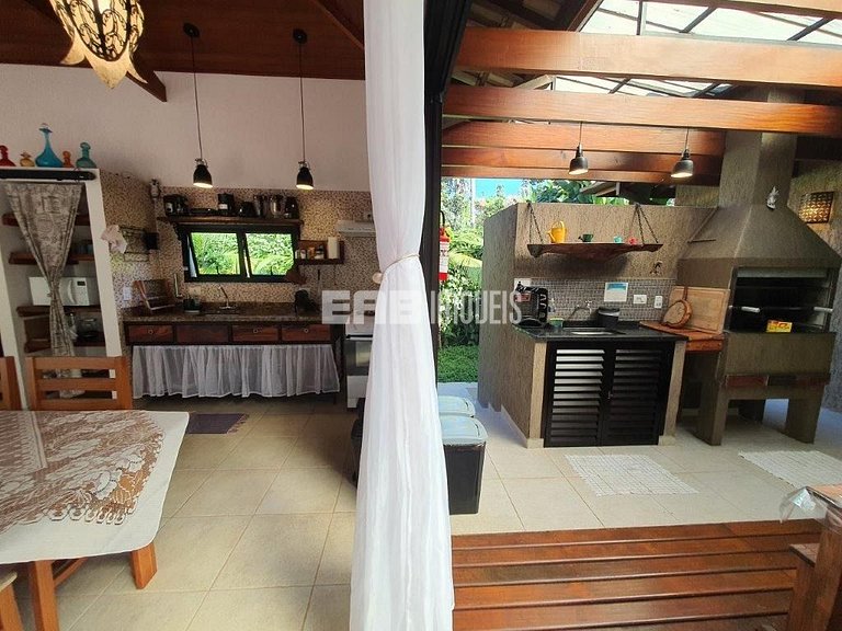 Charmosa casa a 100m da praia de Itamambuca