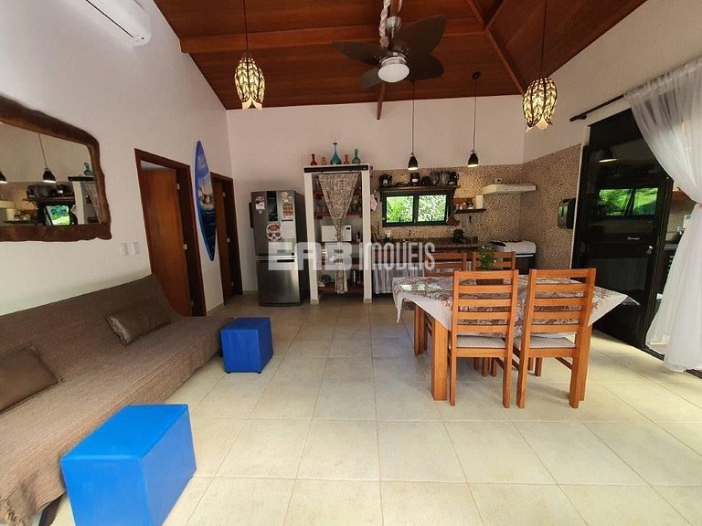 Charmosa casa a 100m da praia de Itamambuca