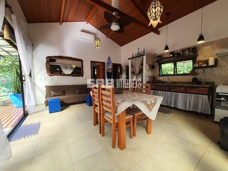 Charmosa casa a 100m da praia de Itamambuca