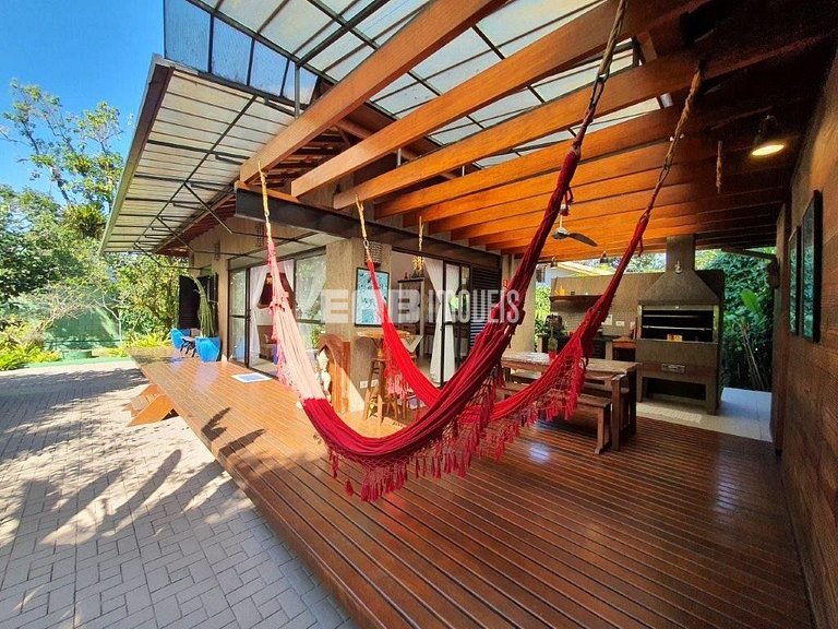 Charmosa casa a 100m da praia de Itamambuca