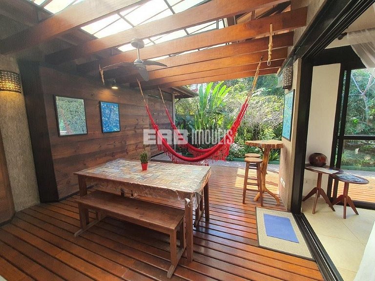 Charmosa casa a 100m da praia de Itamambuca