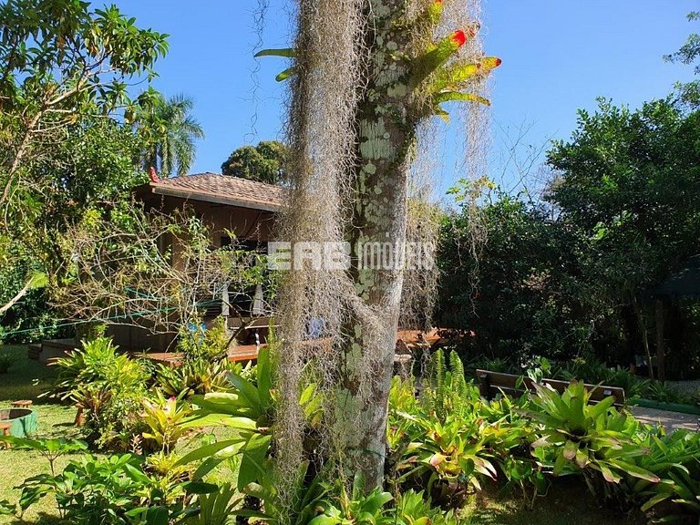 Charmosa casa a 100m da praia de Itamambuca