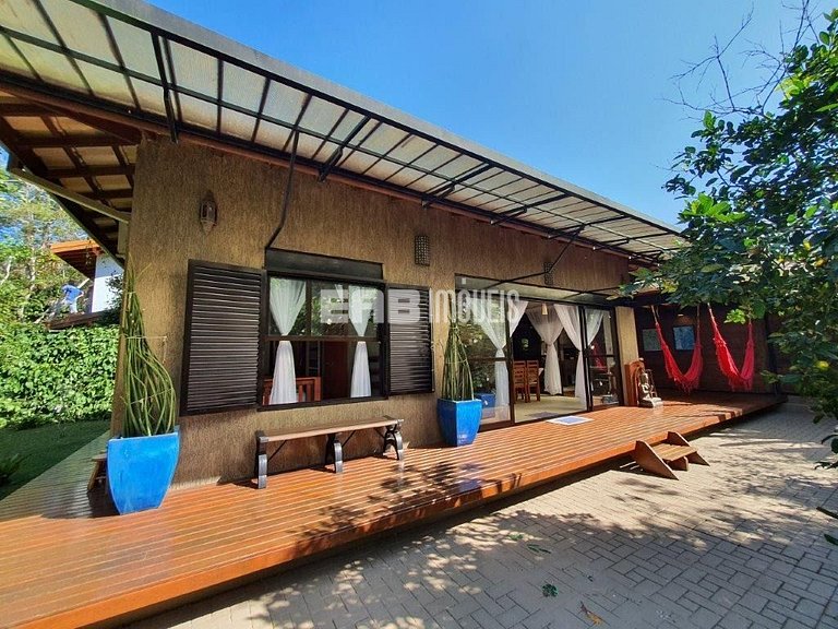 Charmosa casa a 100m da praia de Itamambuca