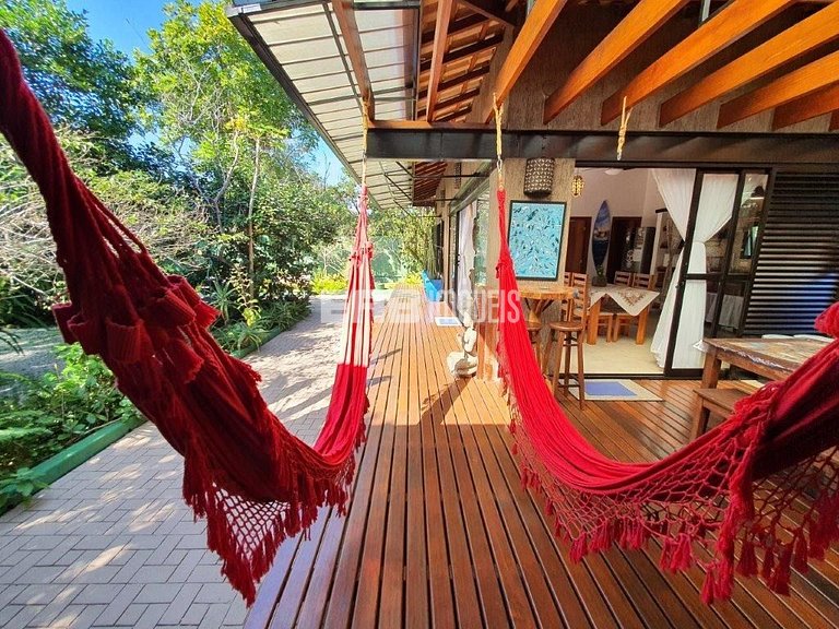 Charmosa casa a 100m da praia de Itamambuca