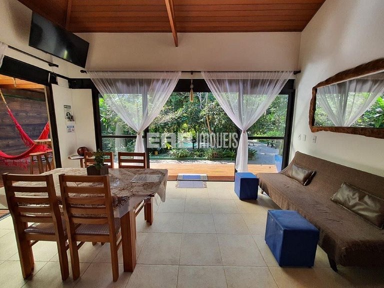 Charmosa casa a 100m da praia de Itamambuca