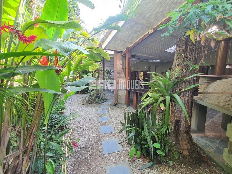 Casa com 5 quartos para temporada em Itamambuca