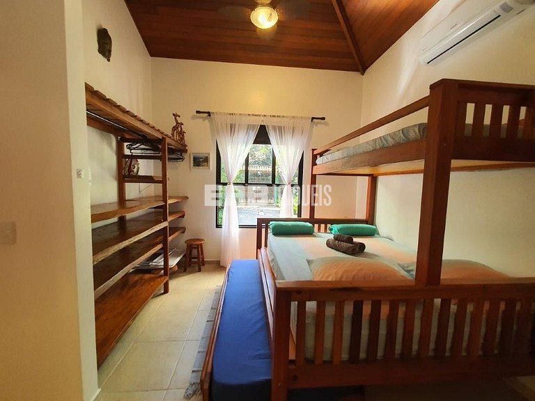 Charmosa casa a 100m da praia de Itamambuca