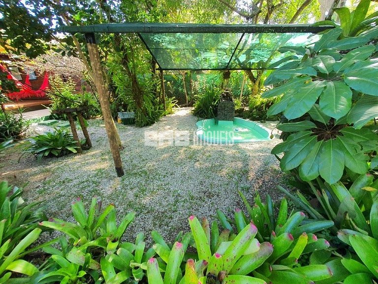 Charmosa casa a 100m da praia de Itamambuca