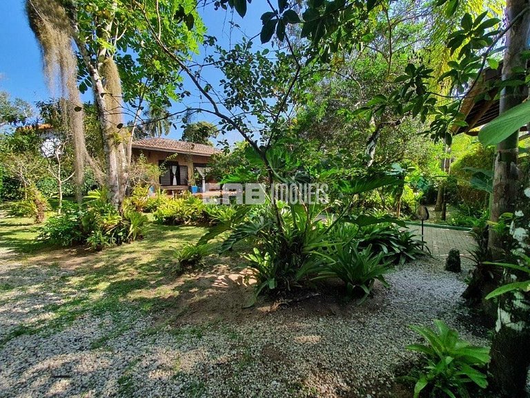 Charmosa casa a 100m da praia de Itamambuca