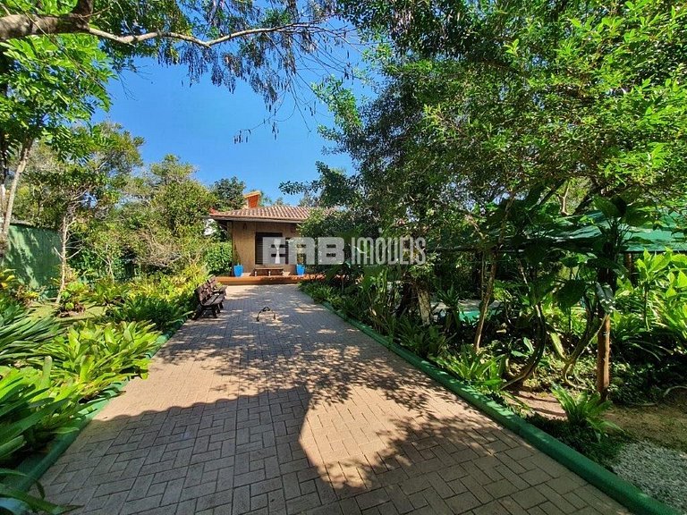 Charmosa casa a 100m da praia de Itamambuca