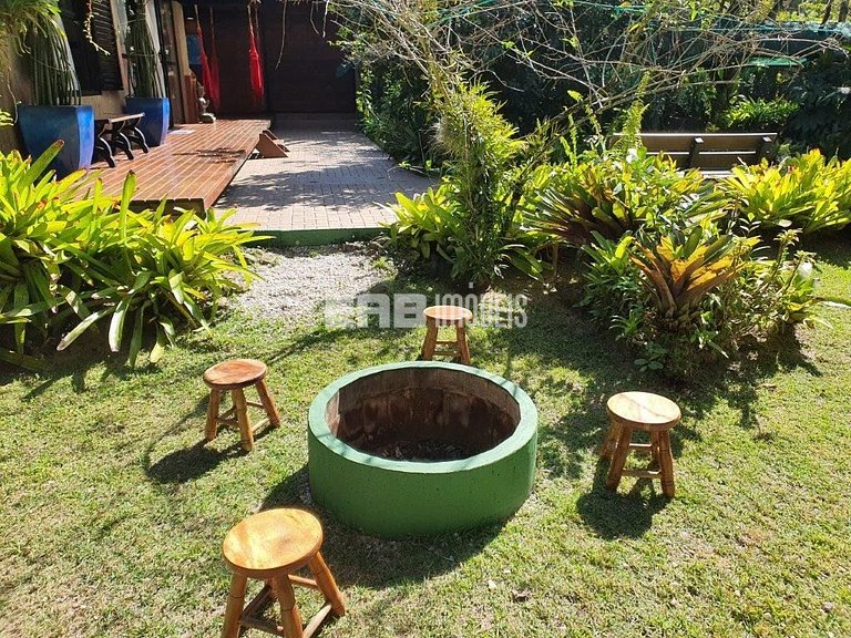 Charmosa casa a 100m da praia de Itamambuca