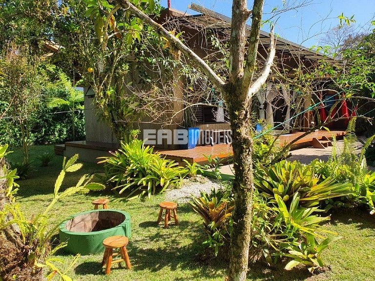 Charmosa casa a 100m da praia de Itamambuca