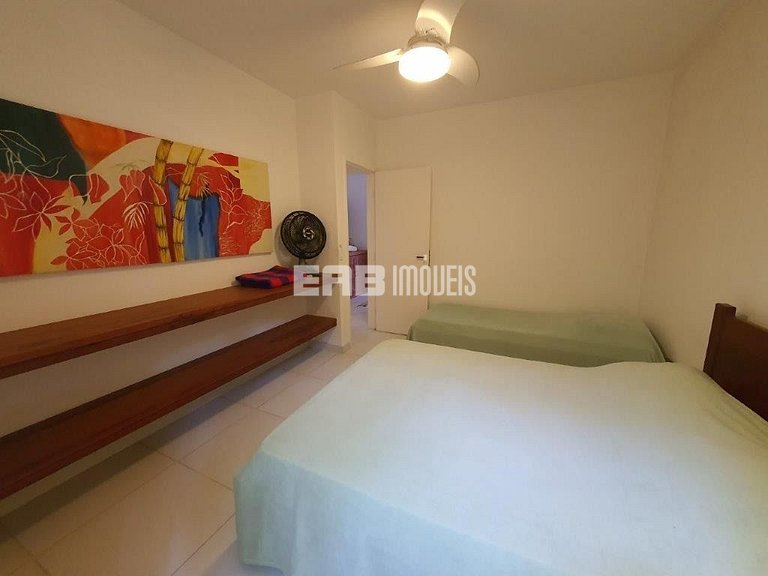 Casa com piscina, a poucos passos da praia de Itamambuca!