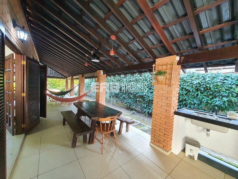 Locação de temporada bem pertinho da praia em Itamambuca, Ub