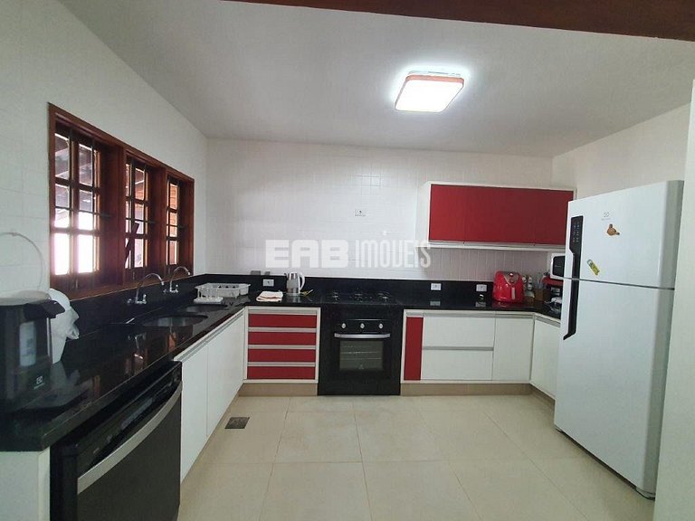 Locação de temporada bem pertinho da praia em Itamambuca, Ub