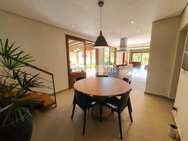 Casa com 4 quartos, a 160m da praia de Itamambuca