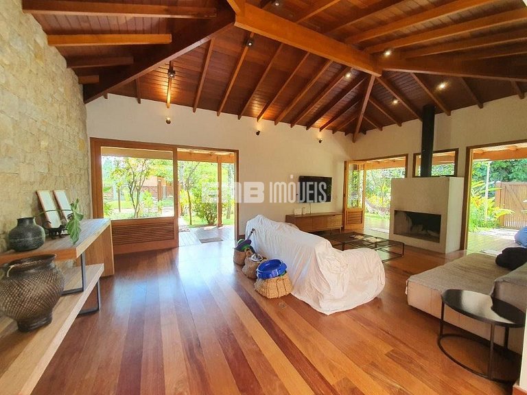 Casa com 4 quartos, a 160m da praia de Itamambuca