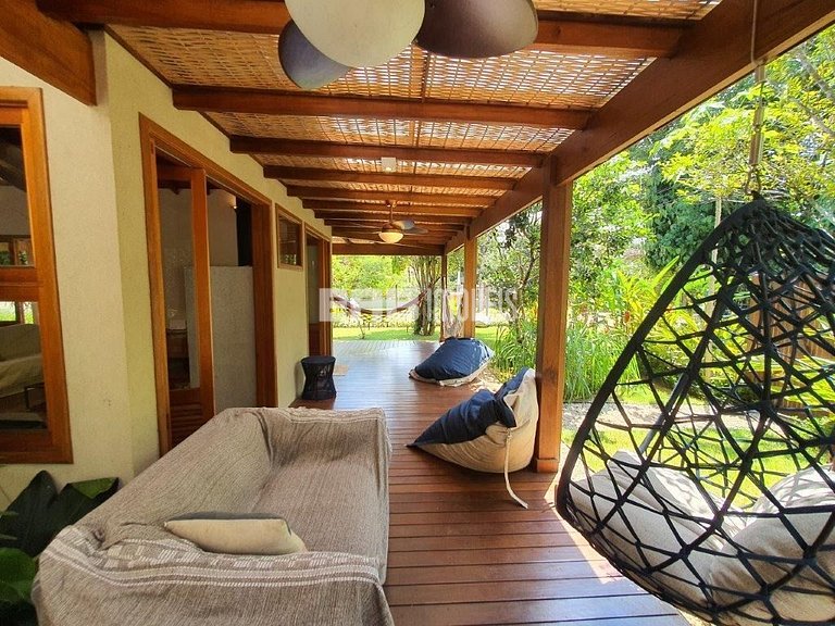 Casa com 4 quartos, a 160m da praia de Itamambuca