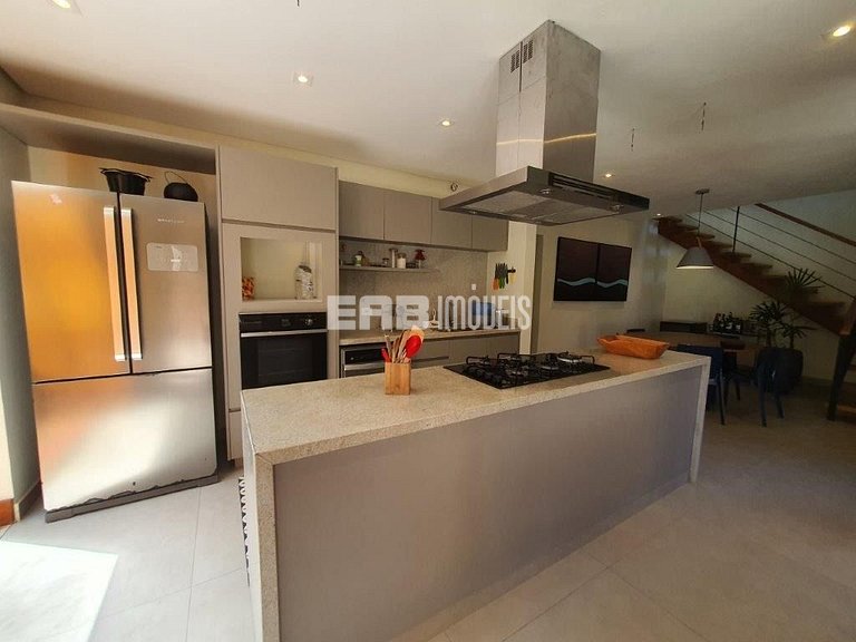 Casa com 4 quartos, a 160m da praia de Itamambuca