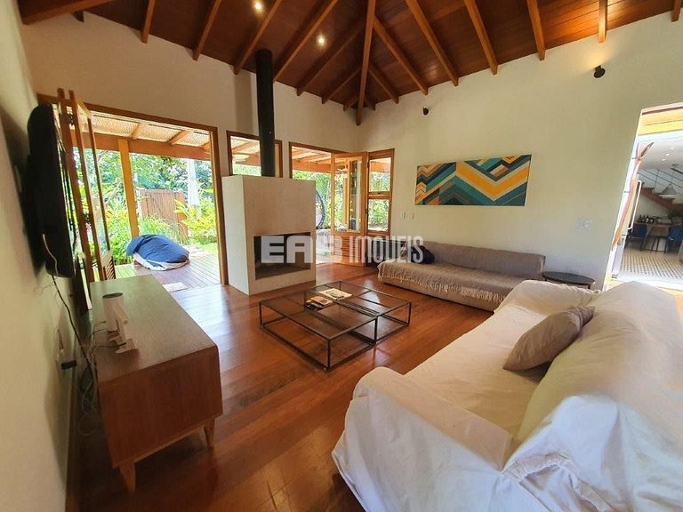 Casa com 4 quartos, a 160m da praia de Itamambuca