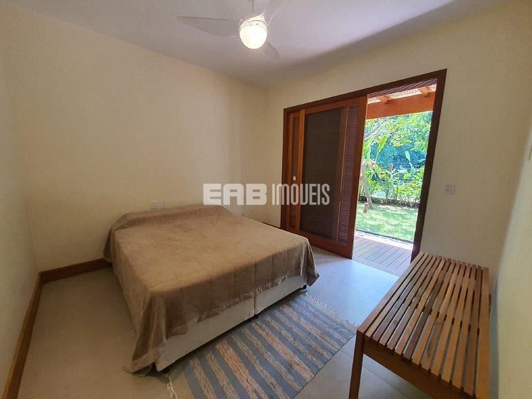 Casa com 4 quartos, a 160m da praia de Itamambuca