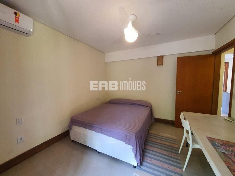 Casa com 4 quartos, a 160m da praia de Itamambuca