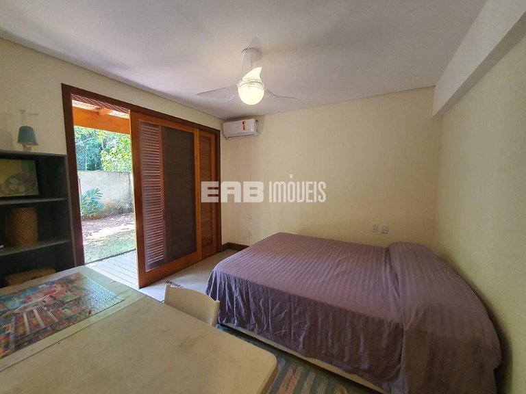 Casa com 4 quartos, a 160m da praia de Itamambuca