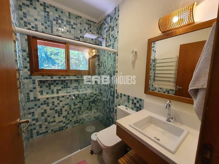 Casa com 4 quartos, a 160m da praia de Itamambuca