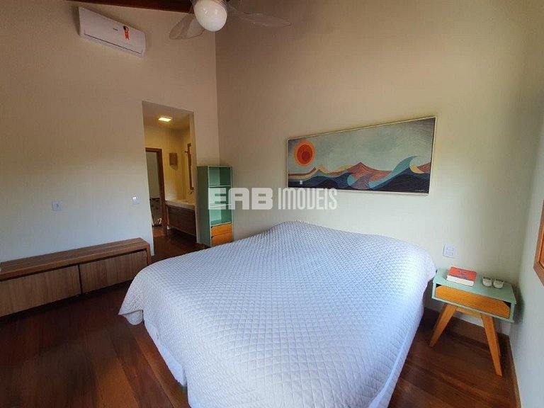 Casa com 4 quartos, a 160m da praia de Itamambuca