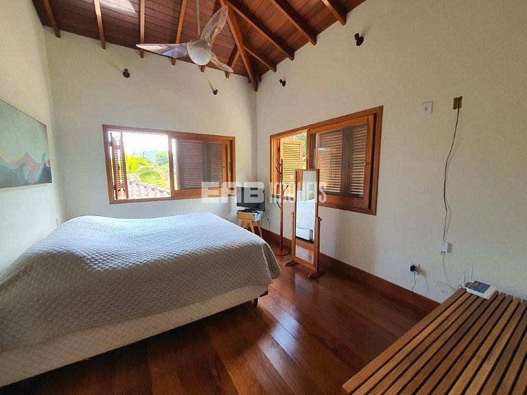 Casa com 4 quartos, a 160m da praia de Itamambuca