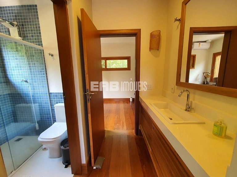 Casa com 4 quartos, a 160m da praia de Itamambuca