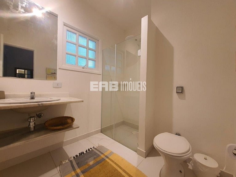 Casa com piscina, a poucos passos da praia de Itamambuca!