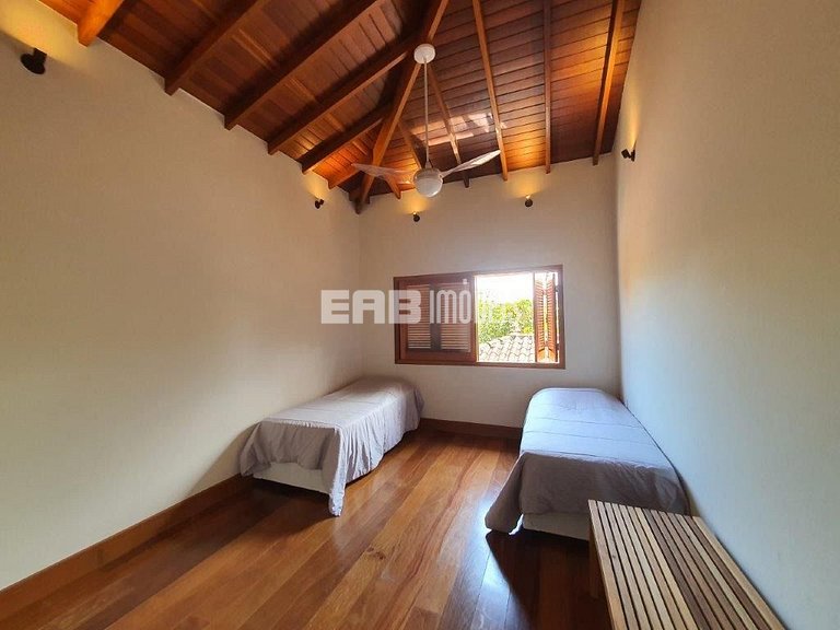 Casa com 4 quartos, a 160m da praia de Itamambuca