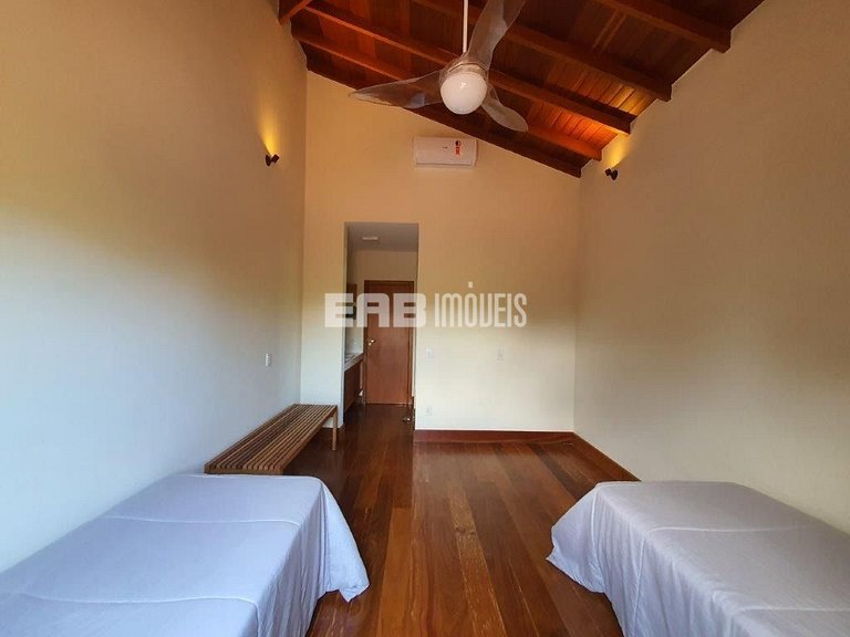 Casa com 4 quartos, a 160m da praia de Itamambuca