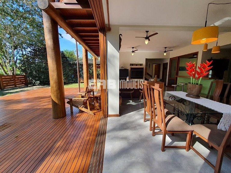 Moderna casa de temporada na praia de Itamambuca