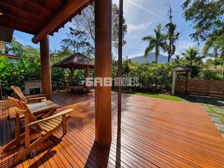 Moderna casa de temporada na praia de Itamambuca