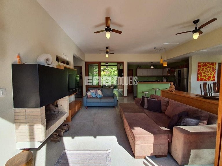 Moderna casa de temporada na praia de Itamambuca