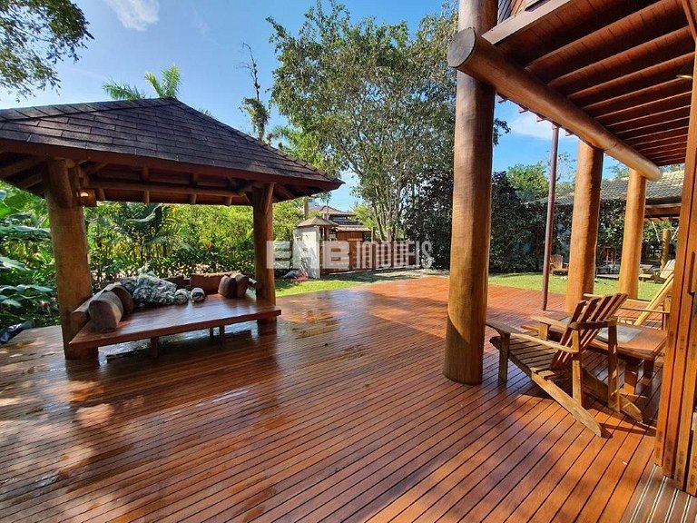 Moderna casa de temporada na praia de Itamambuca