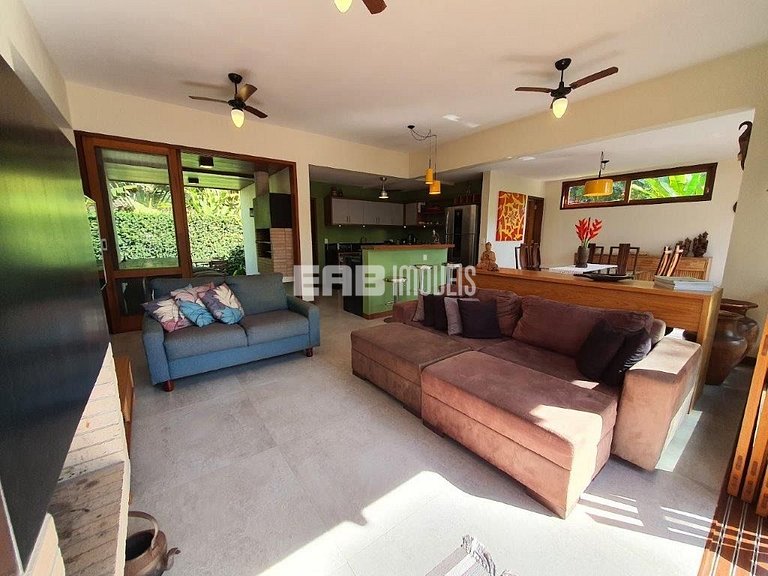 Moderna casa de temporada na praia de Itamambuca