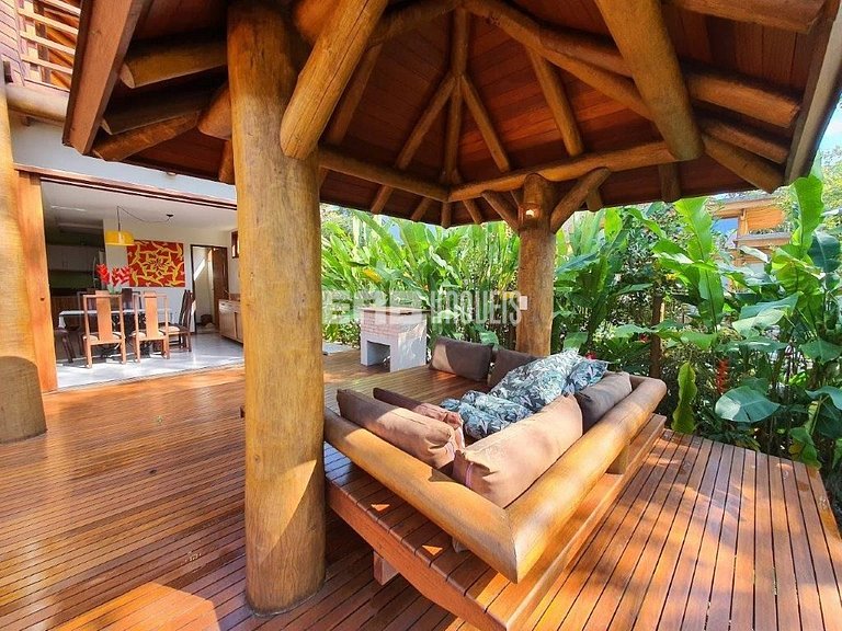 Moderna casa de temporada na praia de Itamambuca