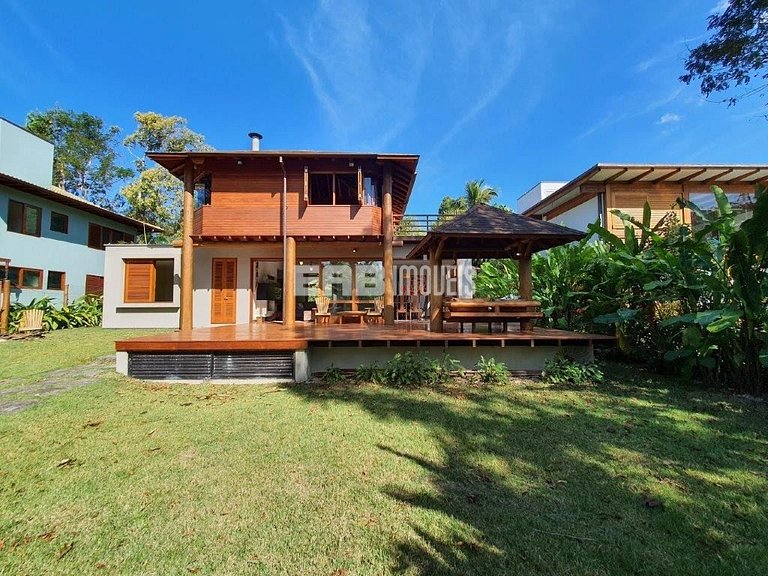 Moderna casa de temporada na praia de Itamambuca